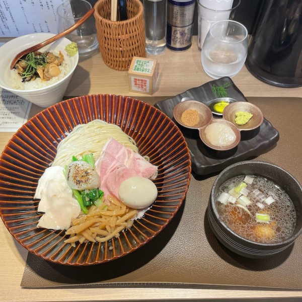「特製帆立の昆布水つけ麺 黒 醤油+ホタテめし」@Tokyo Style Noodle ほたて日和の写真