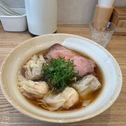 肉•海老ワンタン麺　黒　1150円