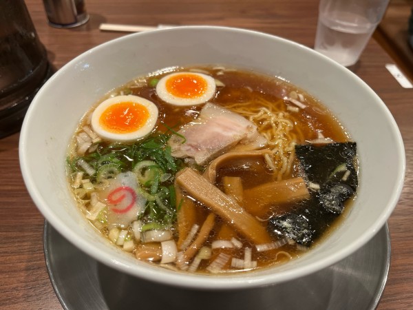 「気仙沼ラーメン醤油 潮玉子」@かもめ食堂の写真