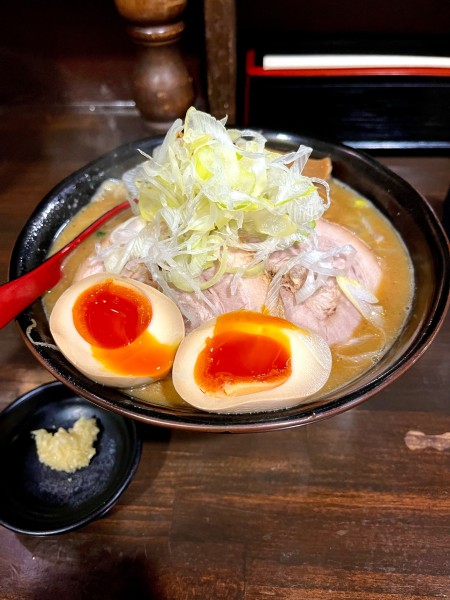 「味噌味玉チャーシュー麺【コール】野菜ニンニク増し」@麺処 花田 池袋店の写真