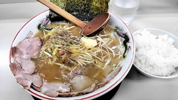 「ネギチャーシューメン＋小ライス９００円＋１００円」@ラーメンショップ 希望ヶ丘店の写真