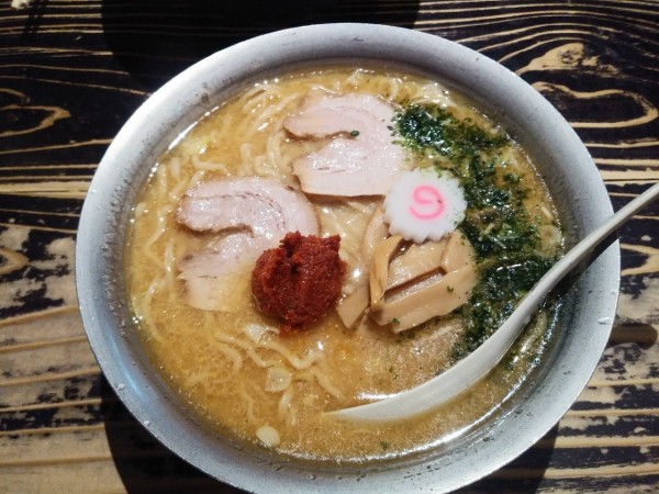 「辛麹味噌ラーメン　大盛り　850+100円」@とんとんラーメンの写真