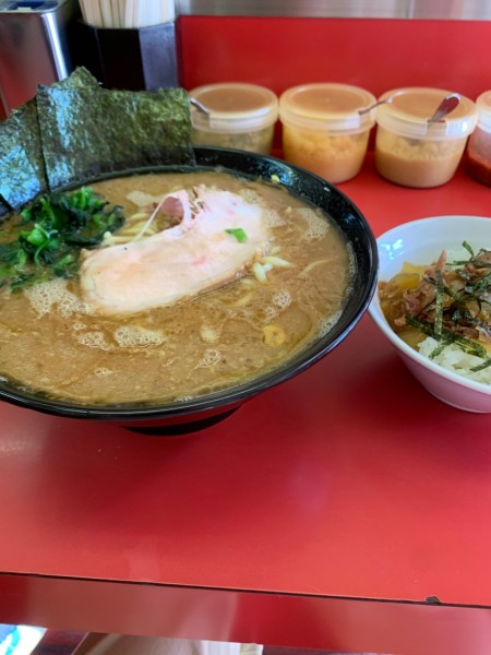 「らーめん中盛、まぶし」@ラーメン杉田家の写真