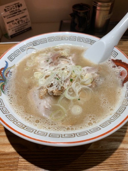「らーめん、替玉３回」@博多ラーメン でぶちゃん 高田馬場本店の写真