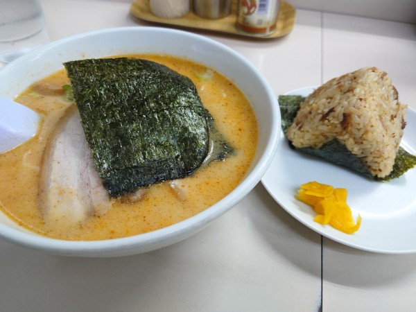 「味噌らーめん＋チャーシューおにぎり」@らーめん五丈原 本店の写真