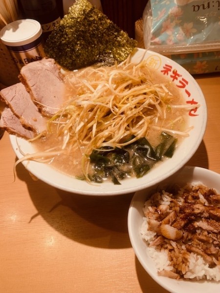 「ネギチャーシューメン 1080円　チャ飯 80円」@○新 ネギラーメン 新橋店の写真