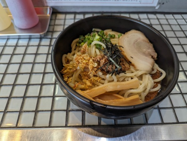 「ごま坦々油そば」@油そば 雷神 市川店の写真