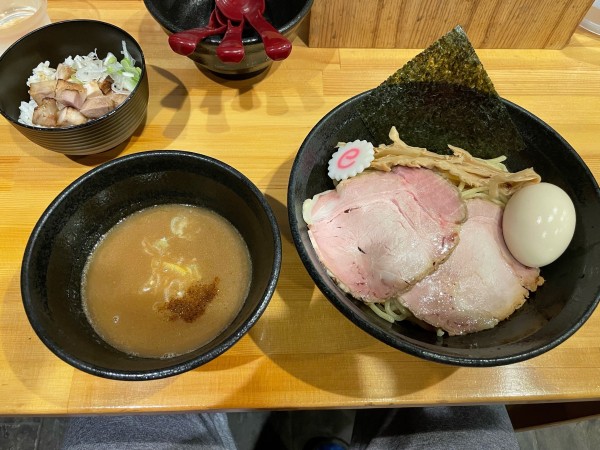 「つけ麺+特製盛り，焼豚丼小」@麺屋 継の写真