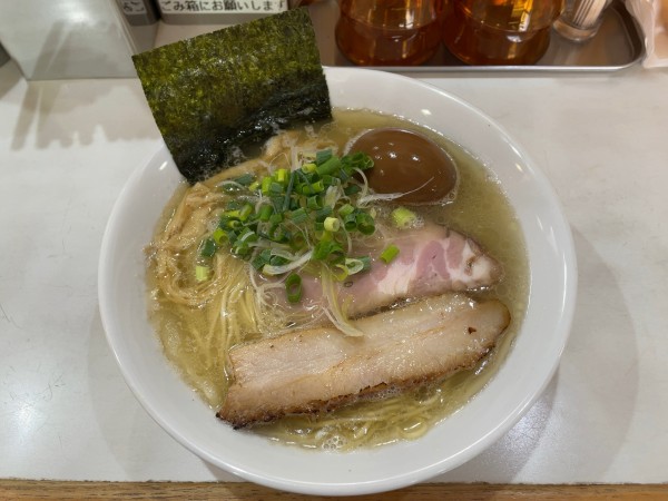 「塩らーめん＋味玉」@麺屋 扇 SENの写真