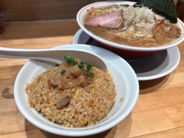 「半チャーハン」@背脂ラーメン チャッチャ亭の写真