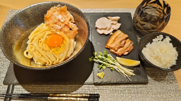 「特製卵かけ麺 豚」@麺屋 二二一の写真