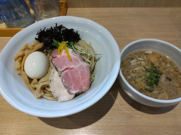 「つけ麺＋味玉、煮干し替え玉」@麺処 しかての写真