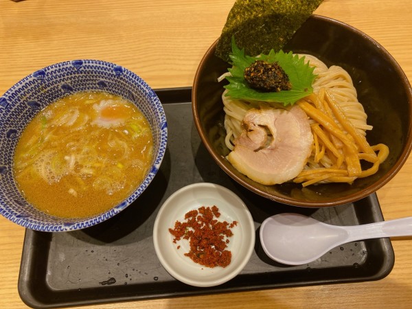 「生七味つけ麺　炎獄辛味トッピング　940円」@舎鈴 丸の内店の写真