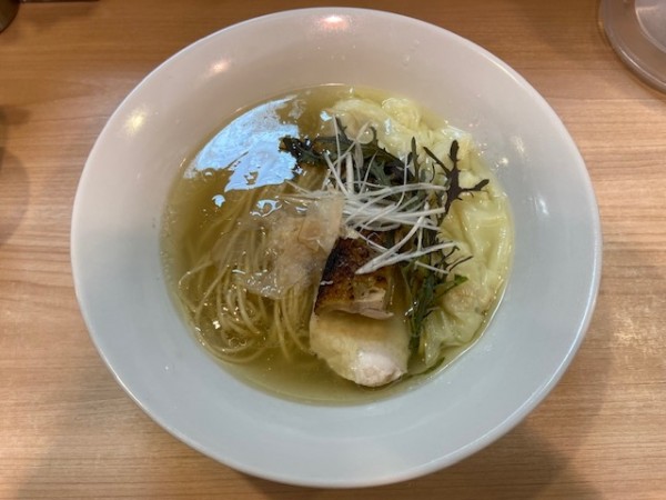 「塩らぁ麺＋ワンタン」@そば～じゅの写真