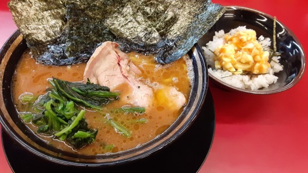 「ラーメン　半たまごまぶし」@柏 王道家の写真