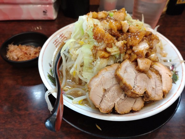 「小ラーメン　野菜　アブラ　おかか」@ぶっ豚 聖蹟桜ヶ丘店の写真