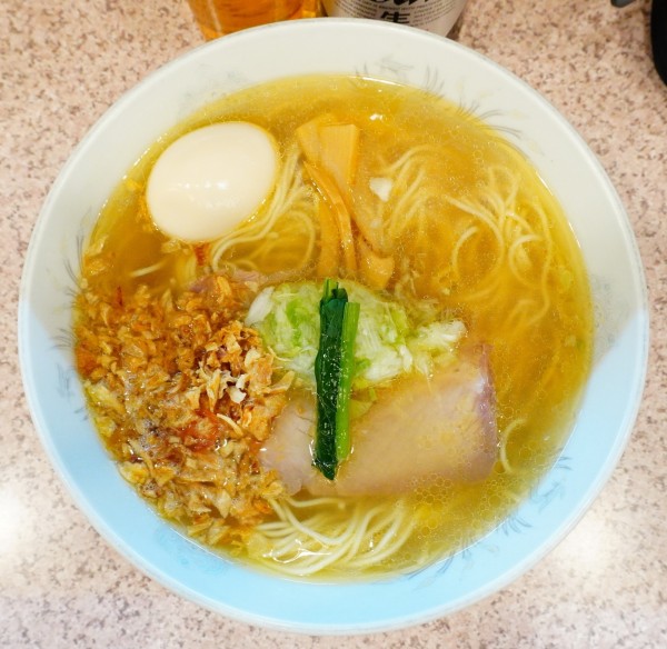 「塩ネギラーメン＋揚げネギ増量＋半熟煮卵＋ビール（中瓶）」@ラー麺専門店 こしがやの写真