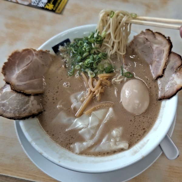 「魁龍全部のせラーメン(1080円)」@魁龍 博多本店の写真