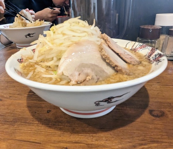 「ガツ盛らーめん(小) 200g　880円」@ラーメン 嶽の写真
