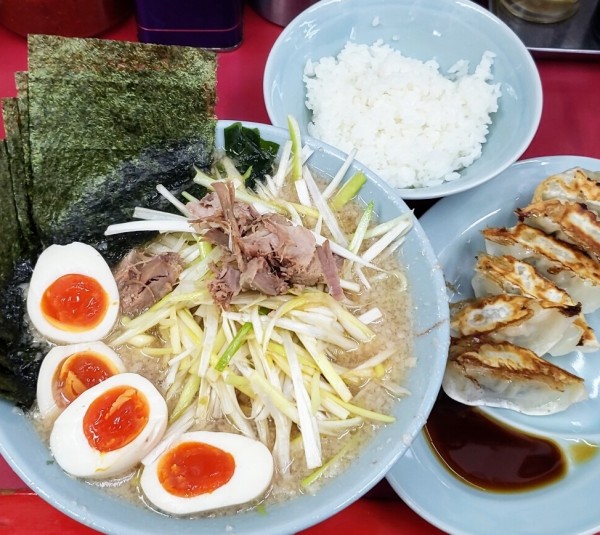 「ネギラーメン670円＋ネギ140円＋味玉2個等 1,320円」@ラーメンショップ 牛久結束店の写真
