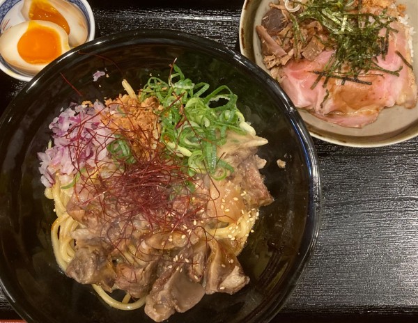 「牛すじ油そば 麺中盛 味玉サービス+Bランチ」@麺屋 ニシムクサムライの写真