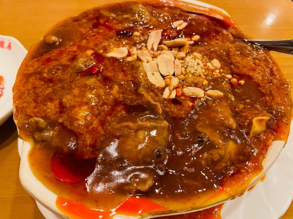 「牛肉の四川風煮込み(玉子麺付き) 大盛 1,350円」@双龍居の写真