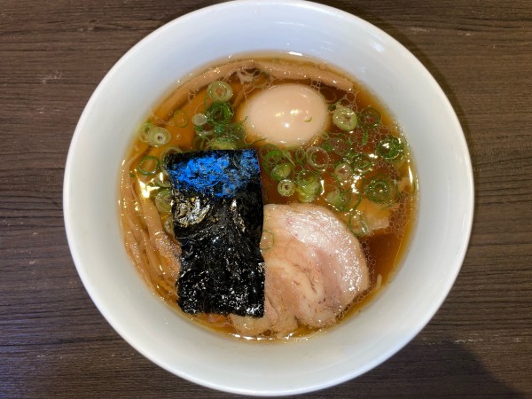 「醤油らぁ麺(¥1,200) 名古屋コーチン味付玉子(¥300)」@支那そばや 本店の写真