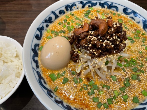 「限定 胡麻みそ坦々麺（900円）,小ライス（100円）」@名物よだれ鶏と濃厚鶏白湯麺 MATSURIKA 武蔵新田店の写真