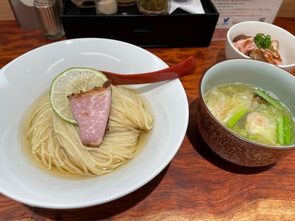 「特製塩こんぶ水つけ麺1400　豚飯小280」@三馬路 東京店の写真