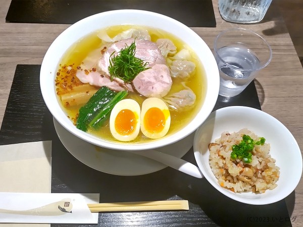 「ちゃーしゅーわんたん麺 （塩）大盛＋半熟煮玉子」@らーめん 鉢ノ葦葉の写真