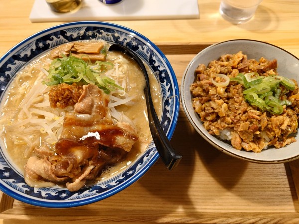 「肉～味噌RAMEN＋旨辛丼」@KUMAGAYA RAMEN STANDの写真