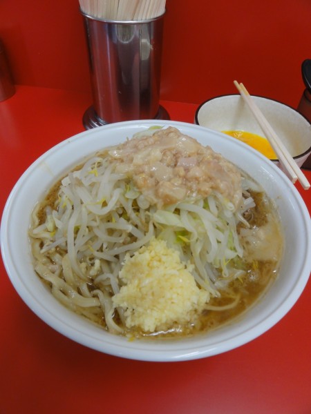 「小900円NA生卵50円」@ラーメン二郎 柏店の写真