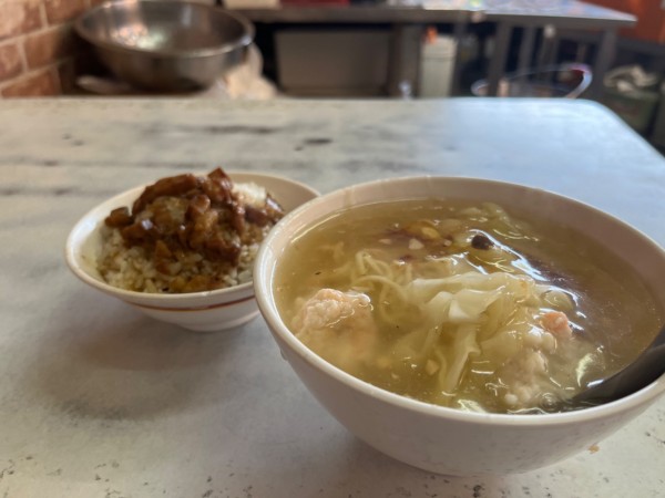 「蝦仁湯麺 70元／魯肉飯小 35元」@金仙魚丸店 永樂市場店の写真