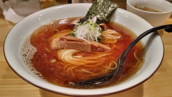 「もつ煮＋瓶ビール＋極にぼしラーメン（500＋580＋890円」@麺屋 はちどりの写真
