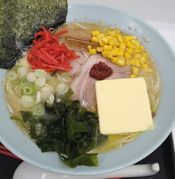 「塩ラーメン+バター」@ラーメンショップ 北川辺店の写真