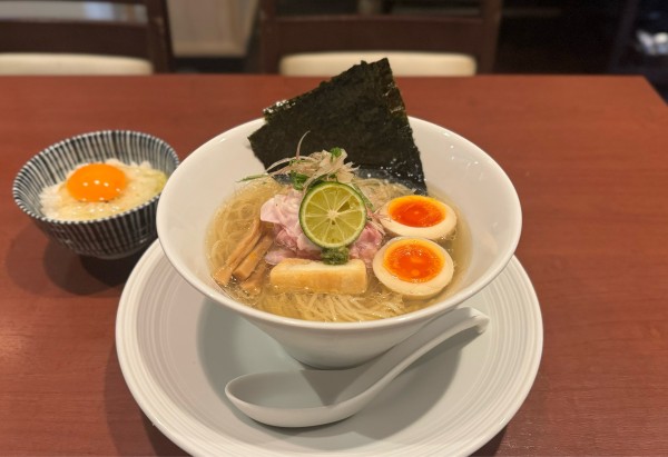 「【限定】「塩」冷やし煮干しらぁ麺 ¥1100」@酒肴場 屯の写真