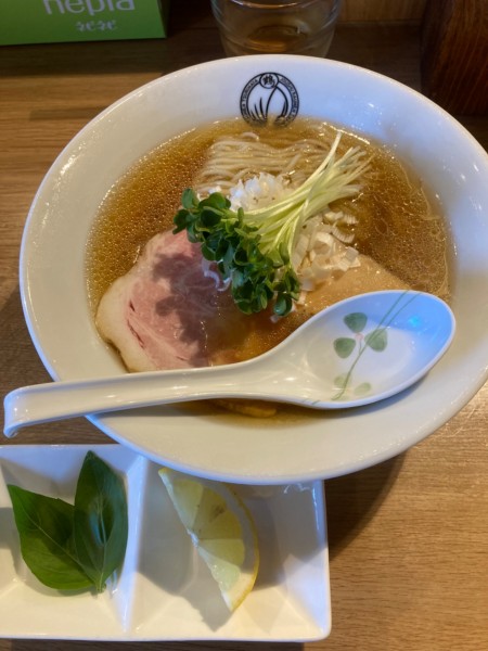 「冷やし昆布水そば　黒」@麺処 鶴舞屋の写真