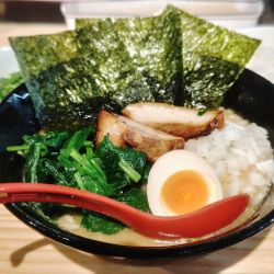 家系ラーメン９００円＆白飯１００円＋ニラ８０円