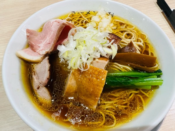 「あっさり醤油＋チャーシュー＋味玉」@ラーメン専科 竹末食堂の写真