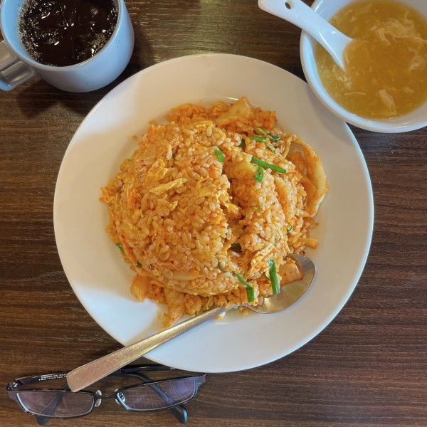 「キムチチャーハン」@中華酒場 三百楽 町田店の写真