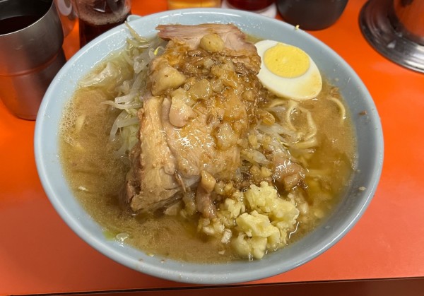 「ラーメン半分ニンニク少し+ブタカスアブラ」@ラーメン富士丸 神谷本店の写真