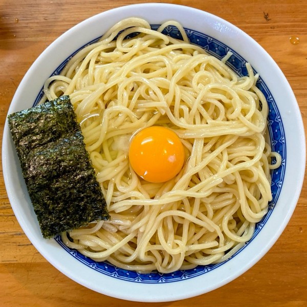 「冷やし油そば（新塩・中盛）¥1,000 生玉子 ¥50」@自家製中華そば としおかの写真