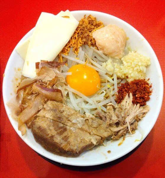 「豚まぜそば(並) 900円」@ブタギドラの写真