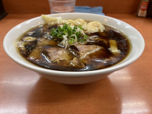 「海老ワンタンメン濃口」@日陰の写真