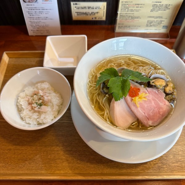 「貝とムール貝の汐そば　大盛　ガリバタ飯　¥1,300」@麺処しろくろの写真