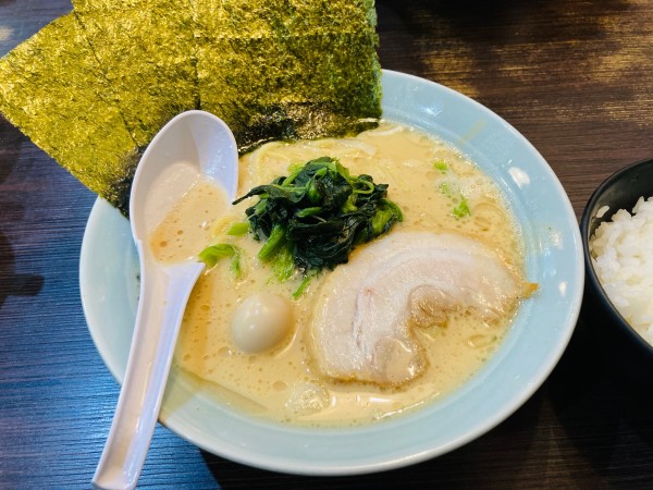 「醤油ラーメン」@横浜家系ラーメン 魂心家 青葉台店の写真