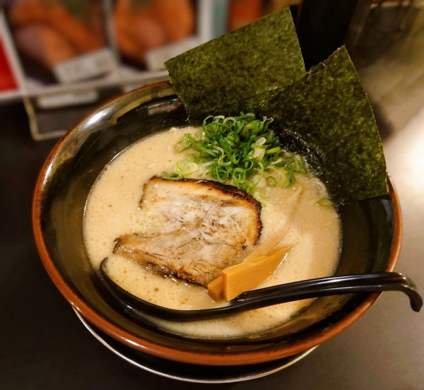 「白らぁめん」@麺家 りょうま 宗堂の写真