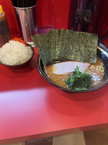 「ラーメン　並　かため　おおめ　海苔ダブル　ライス」@横濱家系ラーメン 野中家の写真