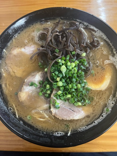 「豚骨チャーシュー(1050円)+替玉(100円)×2」@豚骨ラーメン 新井商店の写真