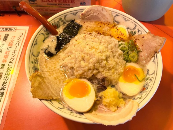 「雪山半熟ラーメン」@博多ラーメン どんたく 本店の写真